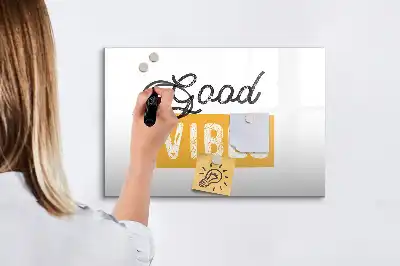 Magnetisk tavla med penna inspirerande mening