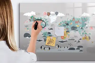 Magnetisk tavla med tecknad karta och penna