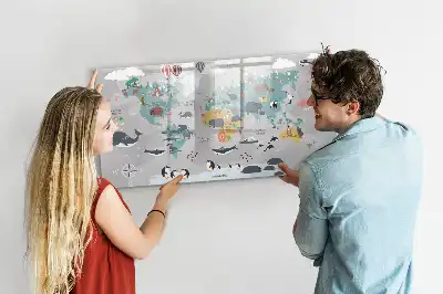 Magnetisk tavla med tecknad karta och penna