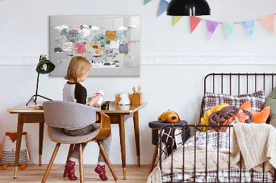 Magnetisk tavla med tecknad karta och penna
