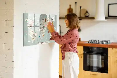 Magnetisk rittavla med motiv av världskarta och djur