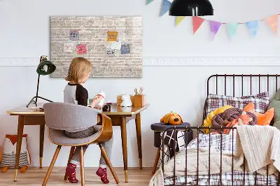 Magnetisk tavla med penna motiv med tegelvägg