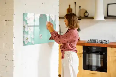 Magnetisk tavla med penna motiv med flytande tusenskönor
