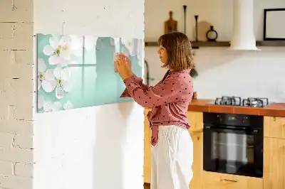 Magnetisk tavla med penna motiv med flytande tusenskönor