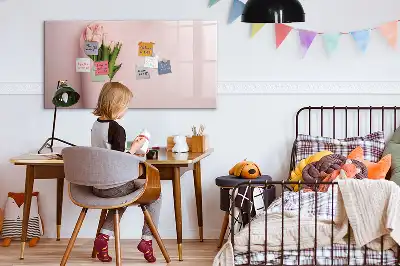 Magnetisk tavla med penna och motiv av blombukett