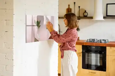 Magnetisk tavla med penna och motiv av blombukett