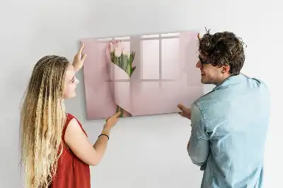 Magnetisk tavla med penna och motiv av blombukett