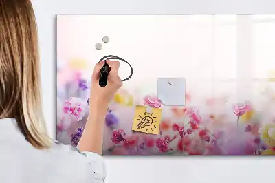 Magnetisk rittavla med motiv av ängsblommor