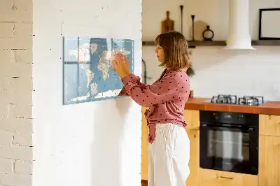Världskarta magnetisk tavla med penna i vintageutförande