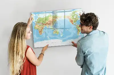 Magnetisk rittavla med motiv av en fysisk världskarta