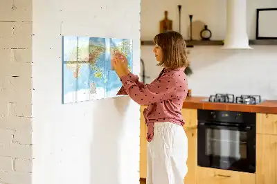 Magnetisk rittavla med motiv av en fysisk världskarta
