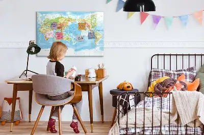Magnetisk rittavla med motiv av en fysisk världskarta