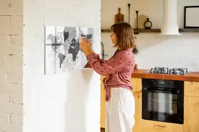Magnetisk rittavla världskarta på betong