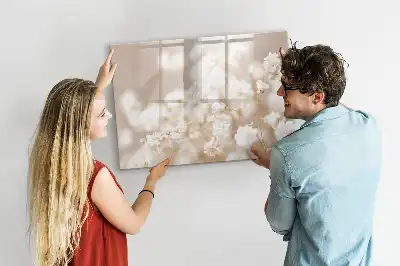 Magnetisk tavla med penna små vita blommor