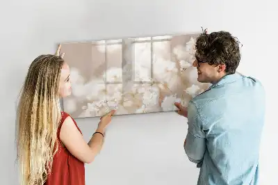 Magnetisk tavla med penna små vita blommor