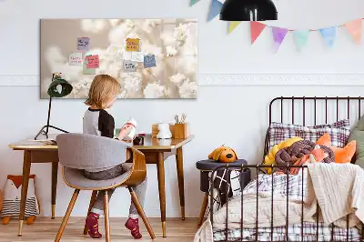 Magnetisk tavla med penna små vita blommor