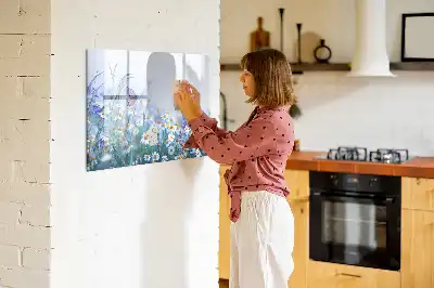 Magnetisk rittavla fjäril på ängen