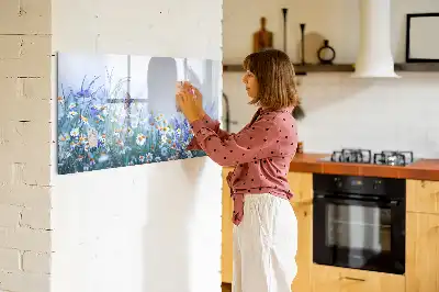 Magnetisk rittavla fjäril på ängen