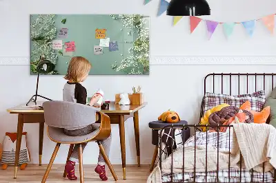 Magnetisk tavla med penna med motiv av subtila blommor