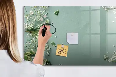 Magnetisk tavla med penna med motiv av subtila blommor