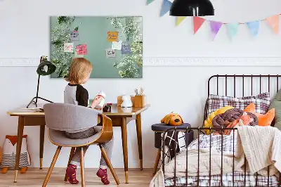 Magnetisk tavla med penna med motiv av subtila blommor