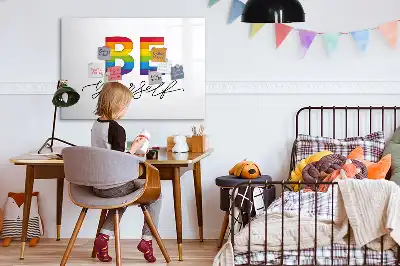 Magnetisk tavla med penna med texten Var dig själv