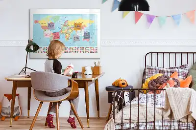 Magnetisk rittavla med motiv av en geografisk världskarta