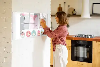 Magnetisk rittavla med motiv av glada bokmärken