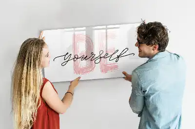 Magnetisk tavla med penna med texten Var dig själv