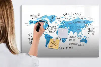 Magnetisk tavla med penna blå karta över jorden