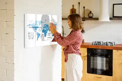 Magnetisk tavla med penna blå karta över jorden