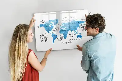 Magnetisk tavla med penna blå karta över jorden