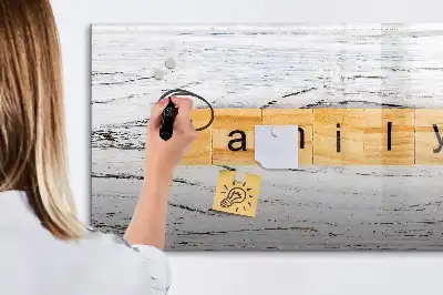 Magnetisk tavla med penna familjemotiv
