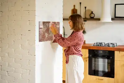 Magnetisk världskarta med penna och tegelmönster