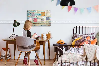 Magnetisk tavla med penna i repat trä