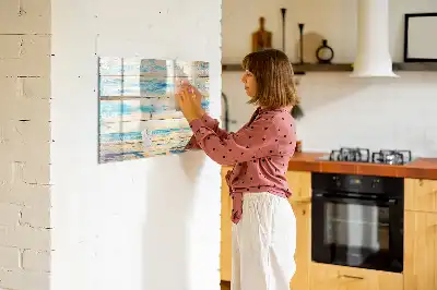 Magnetisk tavla med penna i repat trä