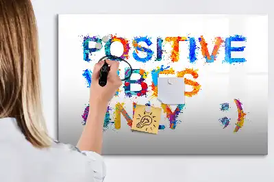 Magnetisk tavla med penna med motiv av ett positivt citat