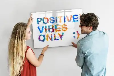 Magnetisk tavla med penna med motiv av ett positivt citat