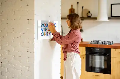Magnetisk tavla med penna med motiv av ett positivt citat