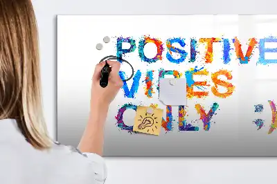 Magnetisk tavla med penna med motiv av ett positivt citat
