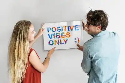 Magnetisk tavla med penna med motiv av ett positivt citat