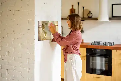 Magnetisk rittavla med motiv av gammal världskarta