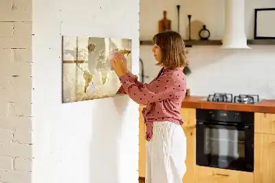 Magnetisk rittavla med motiv av gammal världskarta