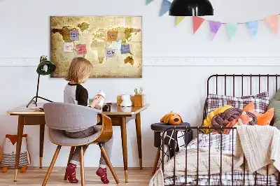 Magnetisk rittavla med motiv av gammal världskarta