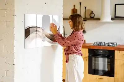 Magnetisk tavla med penna linjeabstraktion