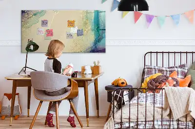 Magnetisk rittavla i färgstarkt marmormönster