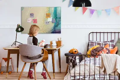 Magnetisk rittavla i färgstarkt marmormönster