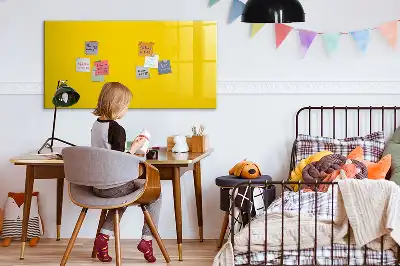 Magnetisk tavla med penna ljusgul