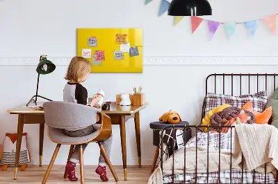 Magnetisk tavla med penna ljusgul