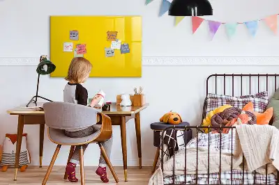 Magnetisk tavla med penna ljusgul